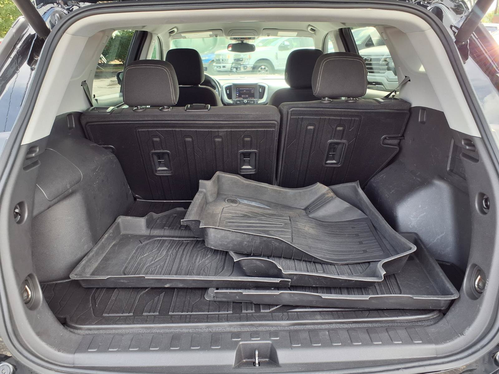 Used 2023 GMC Terrain SLE w/ Driver Convenience Package FWD image 25