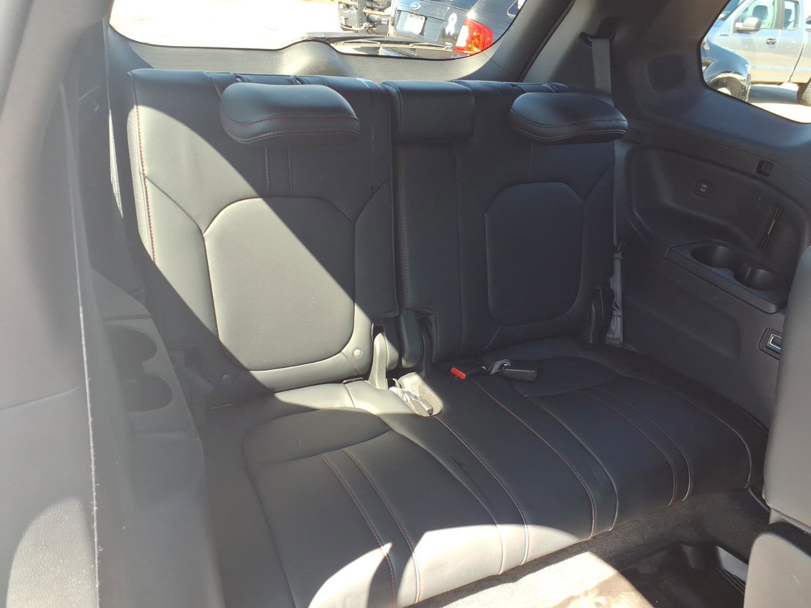 Used 2025 Honda Pilot Black Edition image 10