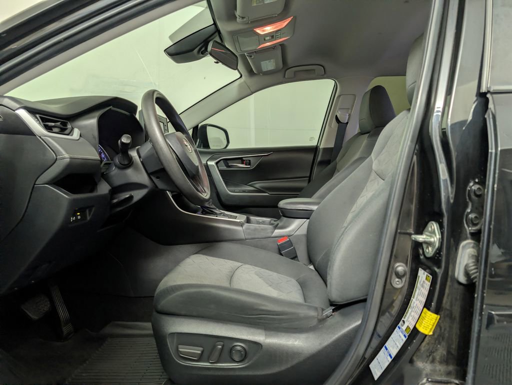 Used 2020 Toyota RAV4 XLE AWD/4WD image 10