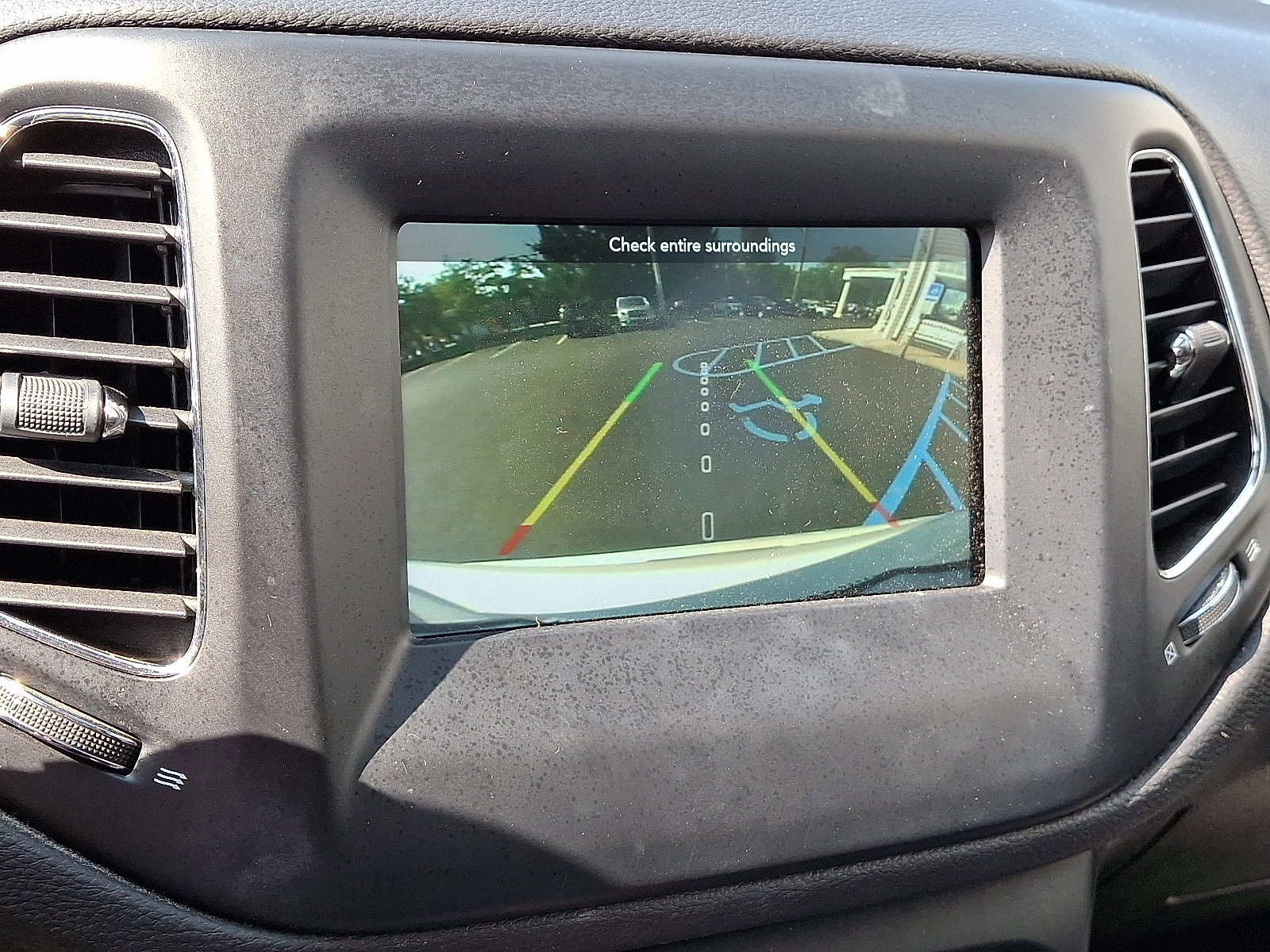 Used 2020 Jeep Compass Latitude w/ Popular Equipment Group image 18