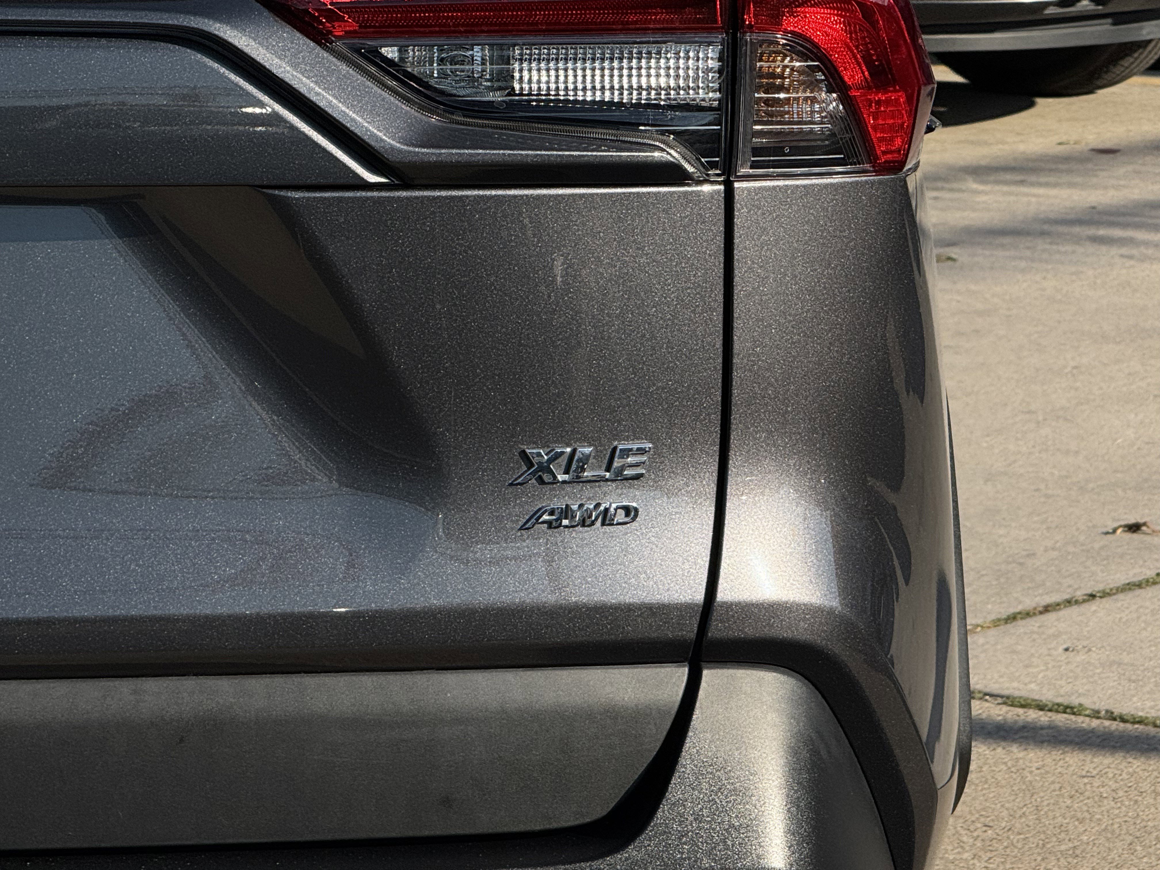 Used 2021 Toyota RAV4 XLE w/ Carpet Mat Package (TMS) image 11