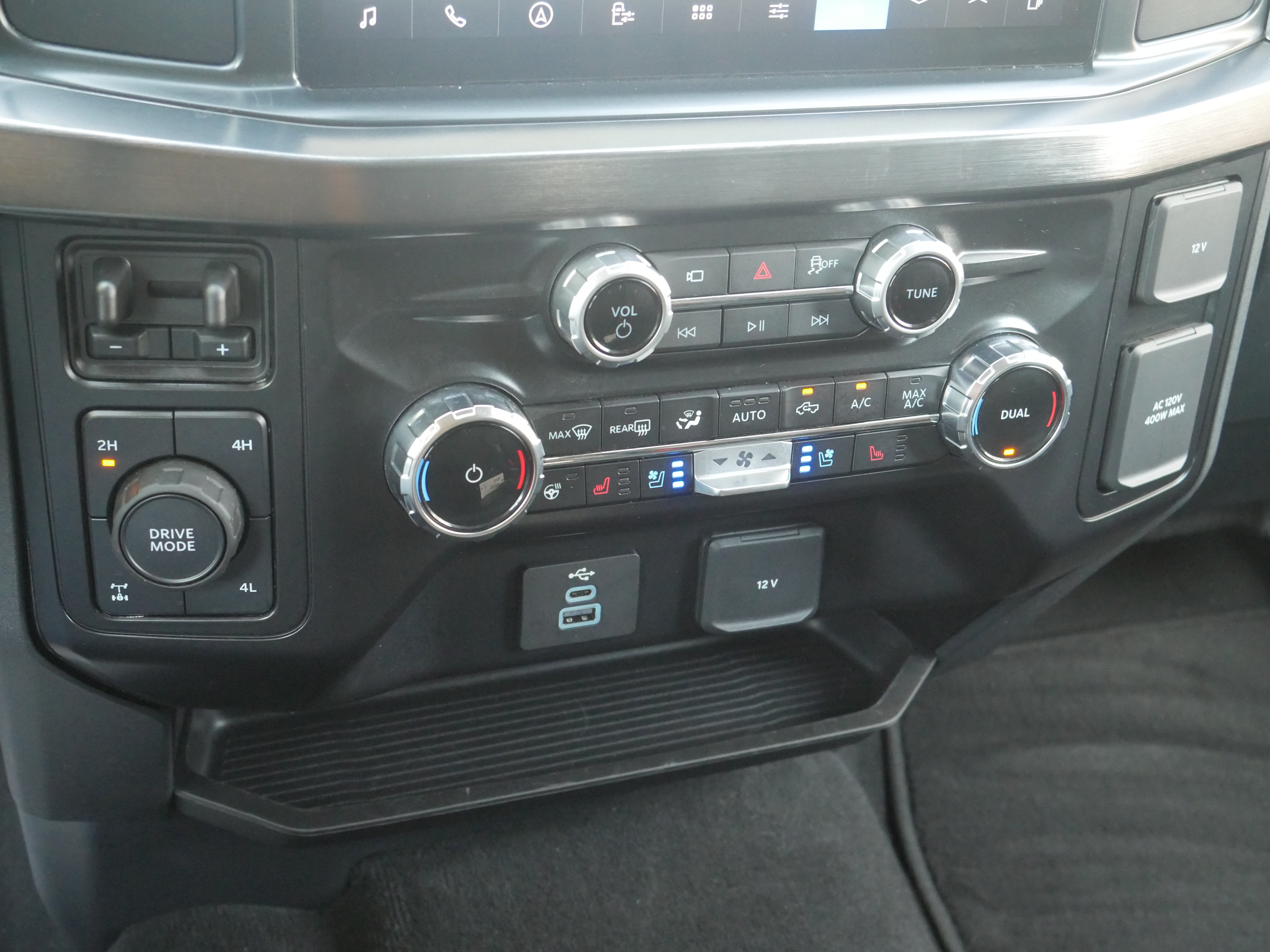 Certified 2025 Ford F350 Lariat w/ Camper Package AWD/4WD image 17
