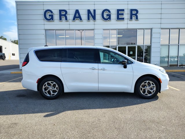 Used 2024 Chrysler Pacifica Limited AWD/4WD image 7