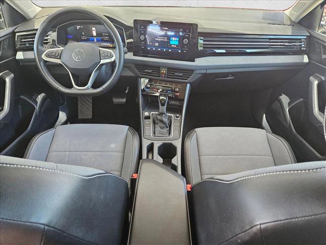 Used 2025 Volkswagen Jetta SE FWD image 17