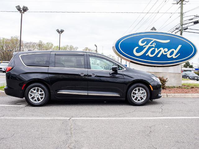 Used 2023 Chrysler Voyager LX FWD image 1