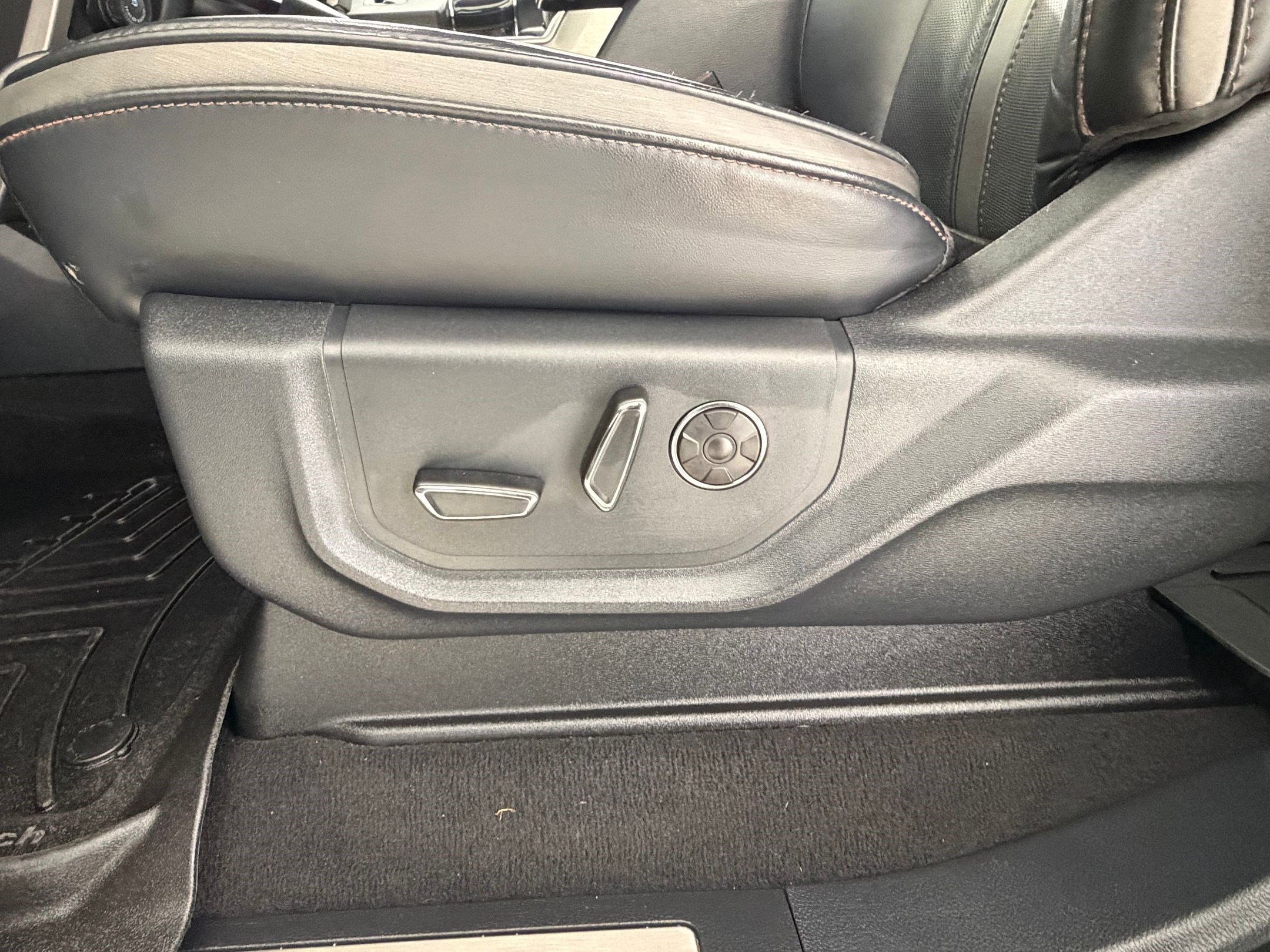 Certified 2022 Ford F450 Platinum w/ FX4 Off-Road Package image 16