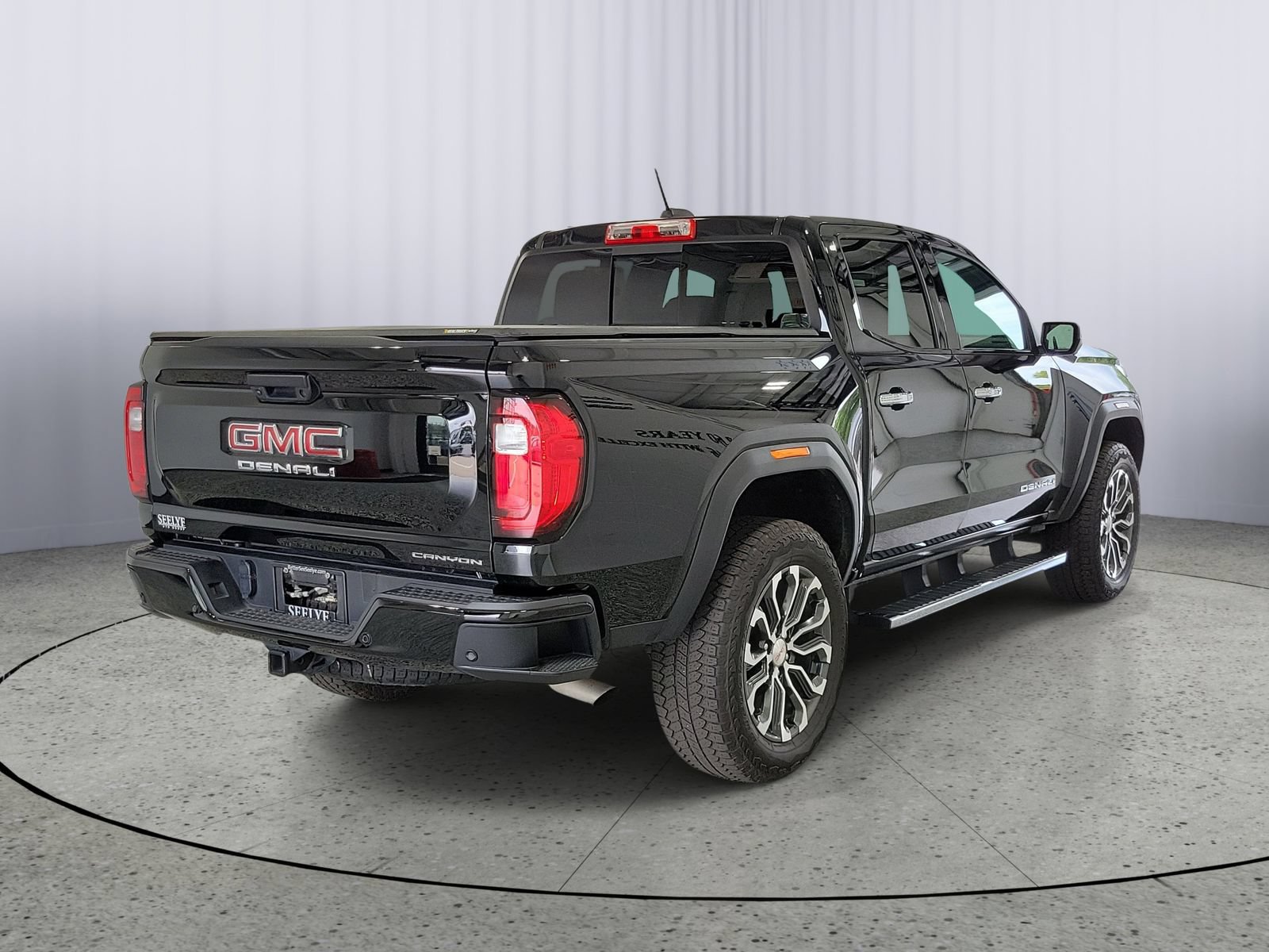 Used 2025 GMC Canyon Denali AWD/4WD image 2