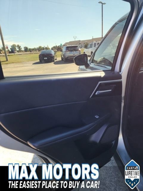 Used 2023 Mitsubishi Outlander SE image 32