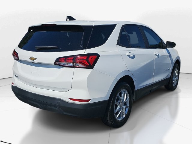 Used 2024 Chevrolet Equinox LS w/ LS Convenience Package FWD image 3