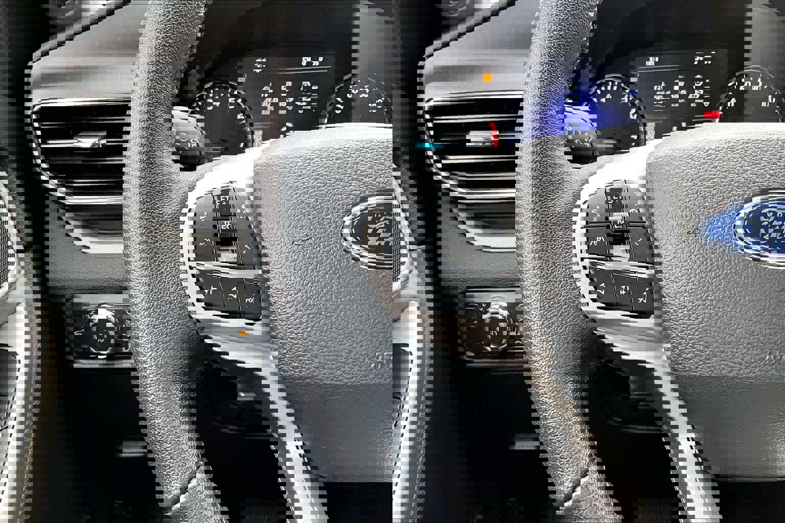 Certified 2022 Ford Explorer XLT w/ Equipment Group 202A image 25