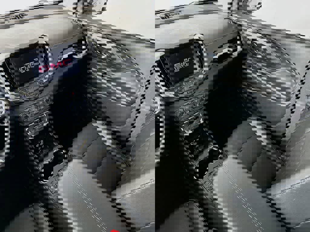 Used 2023 GMC Terrain SLT image 11