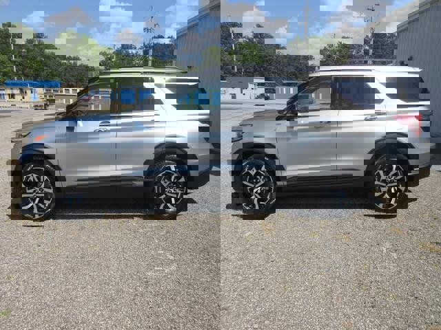 Certified 2023 Ford Explorer ST-Line w/ Class IV Trailer Tow Package image 2