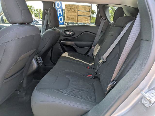 Used 2019 Jeep Cherokee Latitude w/ Popular Appearance Group FWD image 13