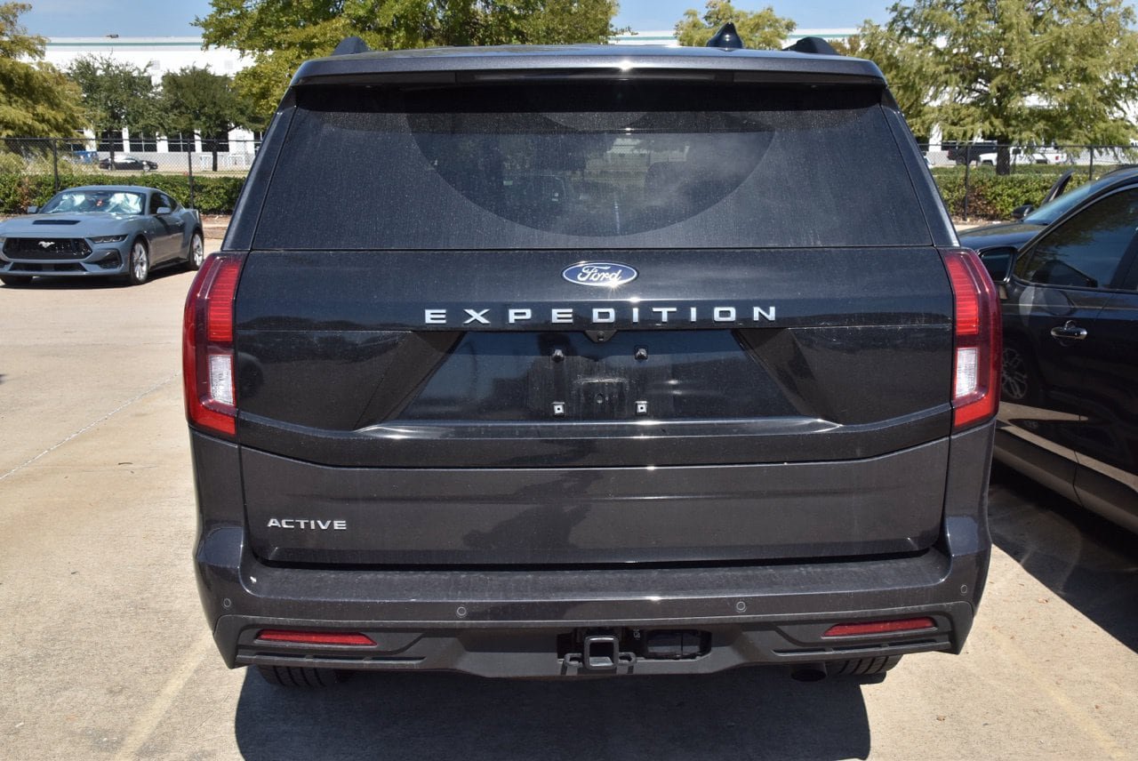 Certified 2025 Ford Expedition Active RWD image 6