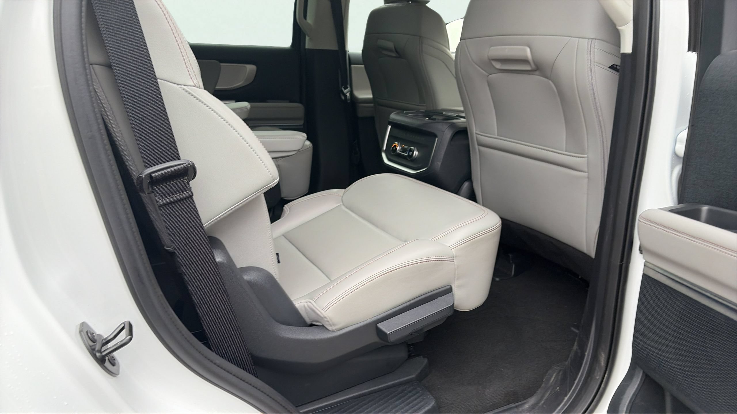 Certified 2025 Ford Expedition Active AWD/4WD image 15