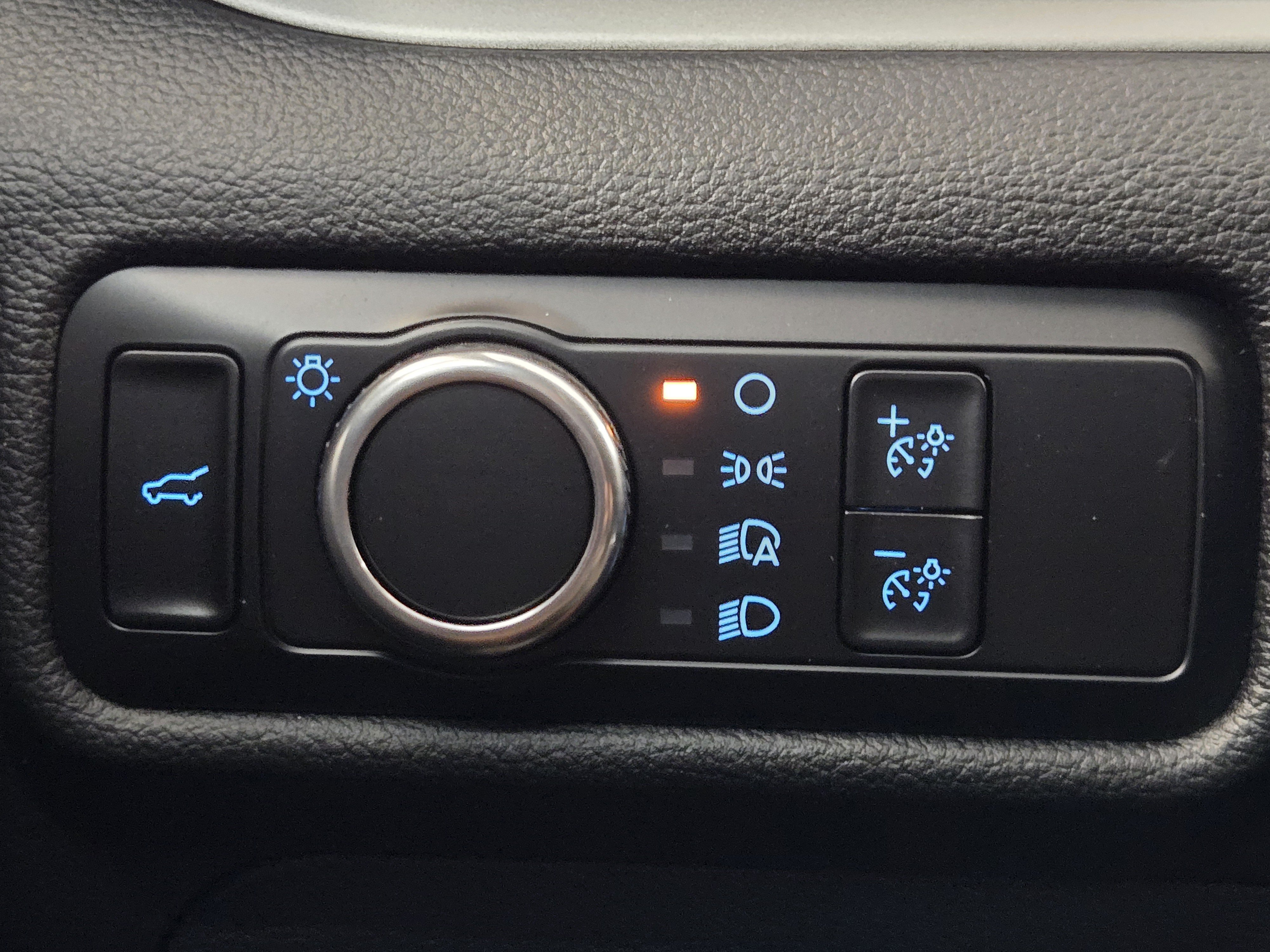 Certified 2023 Ford Explorer XLT RWD image 23