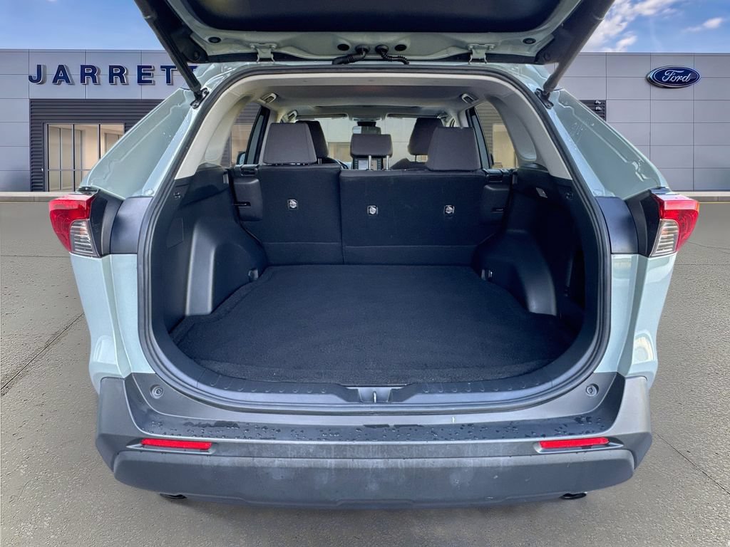 Used 2019 Toyota RAV4 XLE w/ Convenience Package FWD image 25