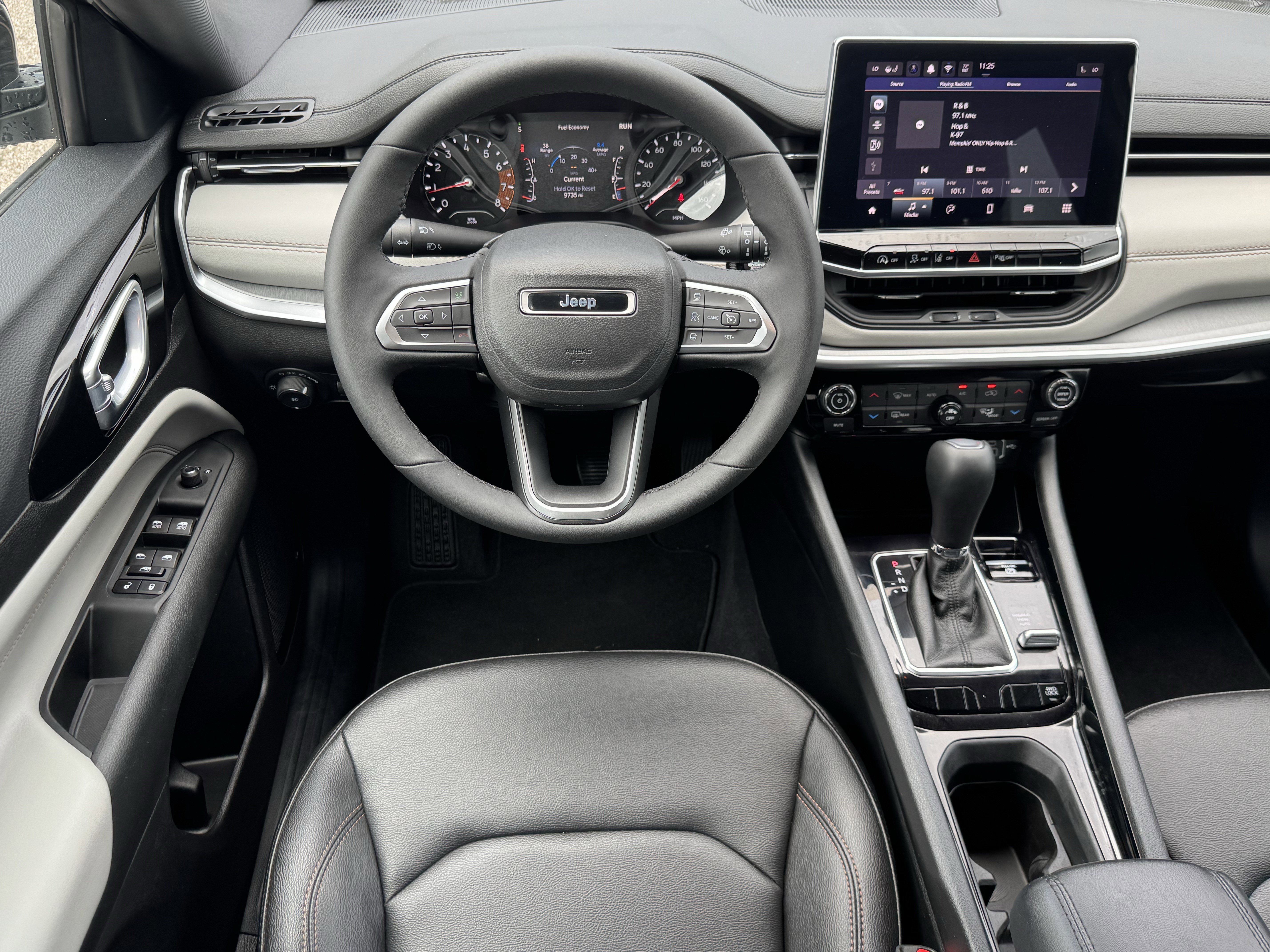 Used 2024 Jeep Compass Limited image 12