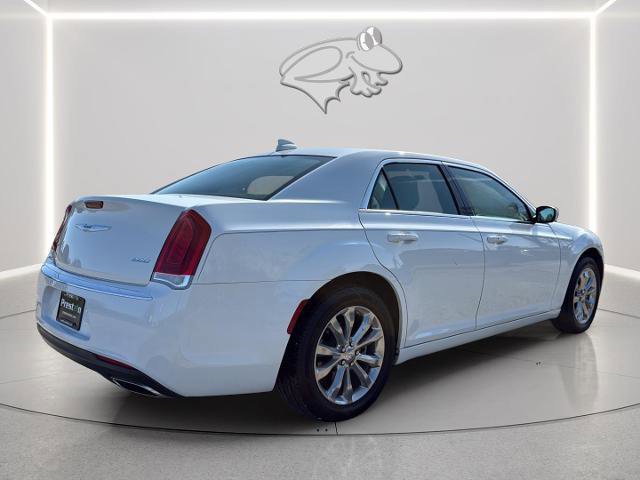 Used 2022 Chrysler 300 Touring image 6