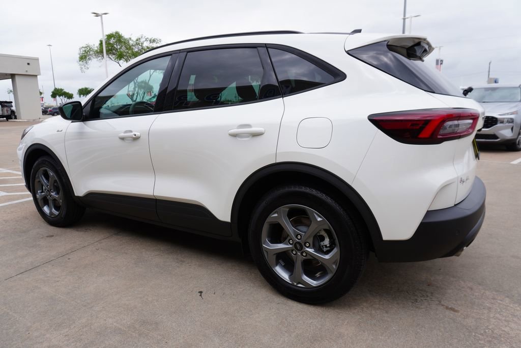 Certified 2025 Ford Escape ST-Line w/ Tech Pack #1 FWD image 4