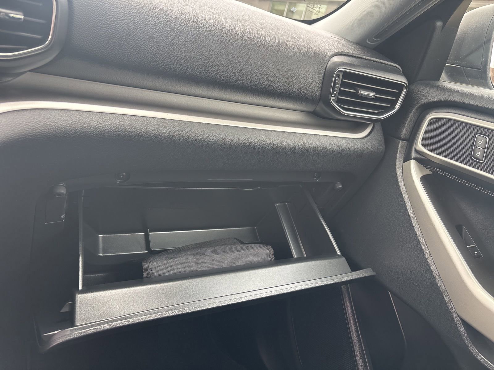 Certified 2021 Ford Explorer XLT w/ Equipment Group 202A image 36