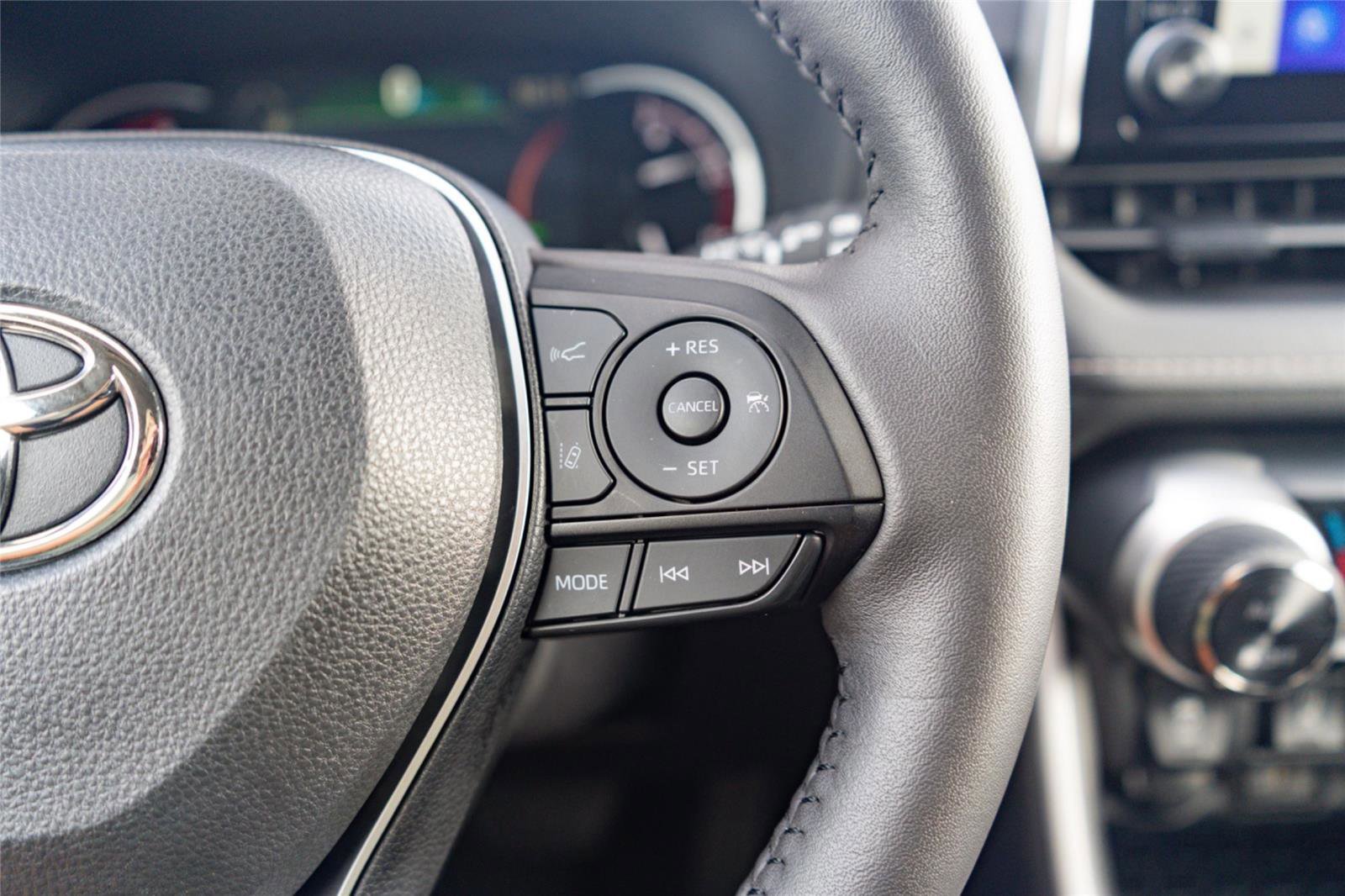 Used 2025 Toyota RAV4 XLE w/ Weather Package FWD image 13