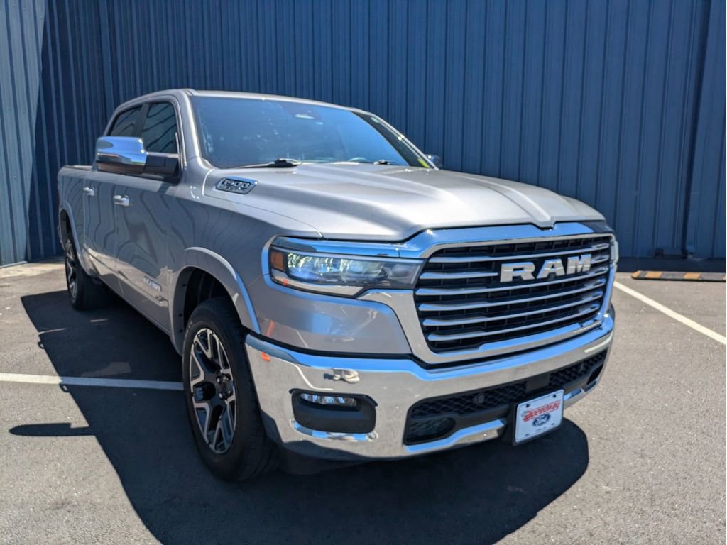 Used 2025 RAM 1500 Laramie AWD/4WD image 3