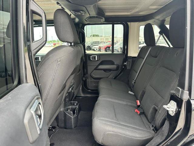 Used 2019 Jeep Wrangler Unlimited Sahara AWD/4WD image 10