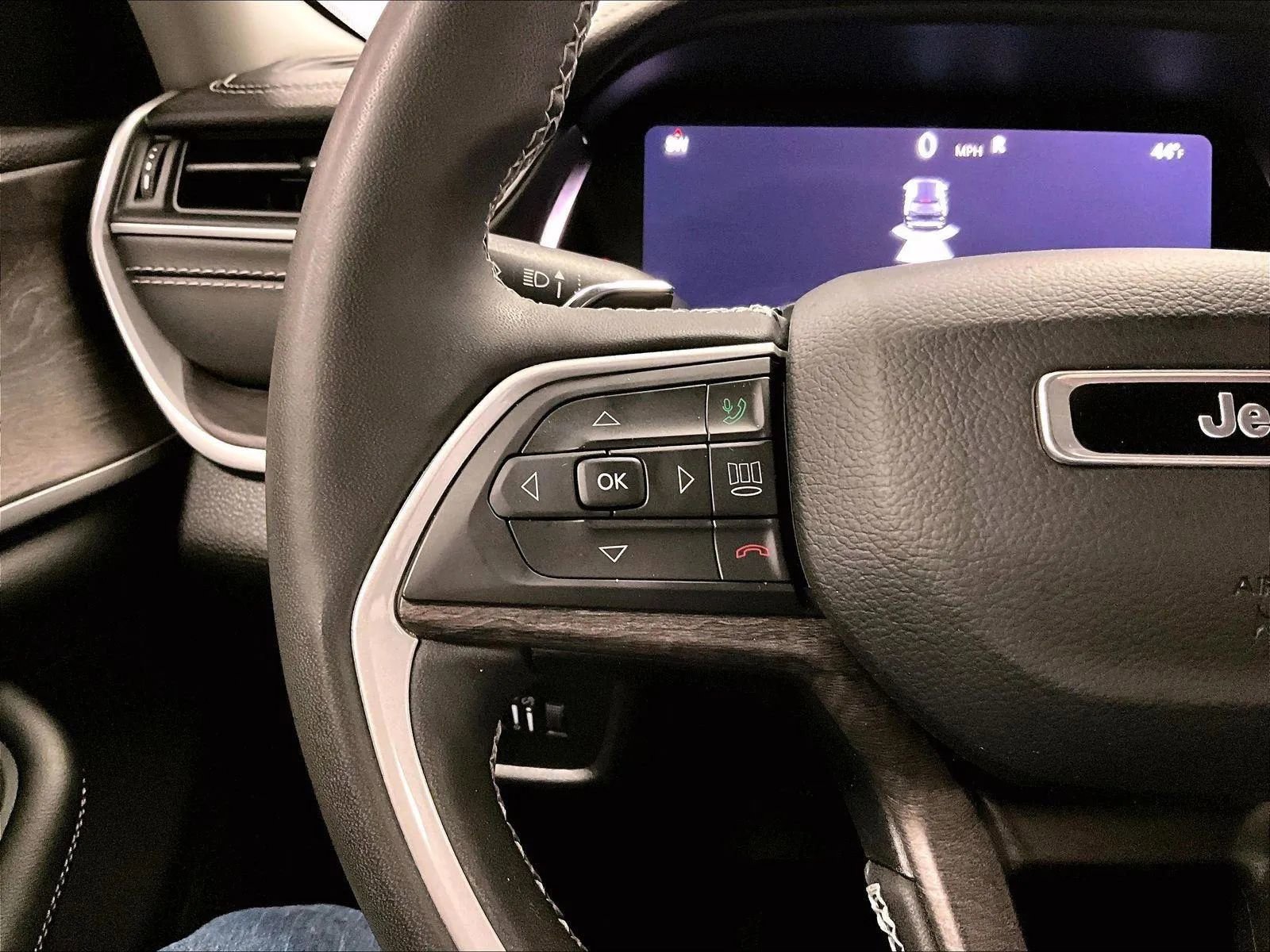 Used 2023 Jeep Grand Cherokee Limited image 17