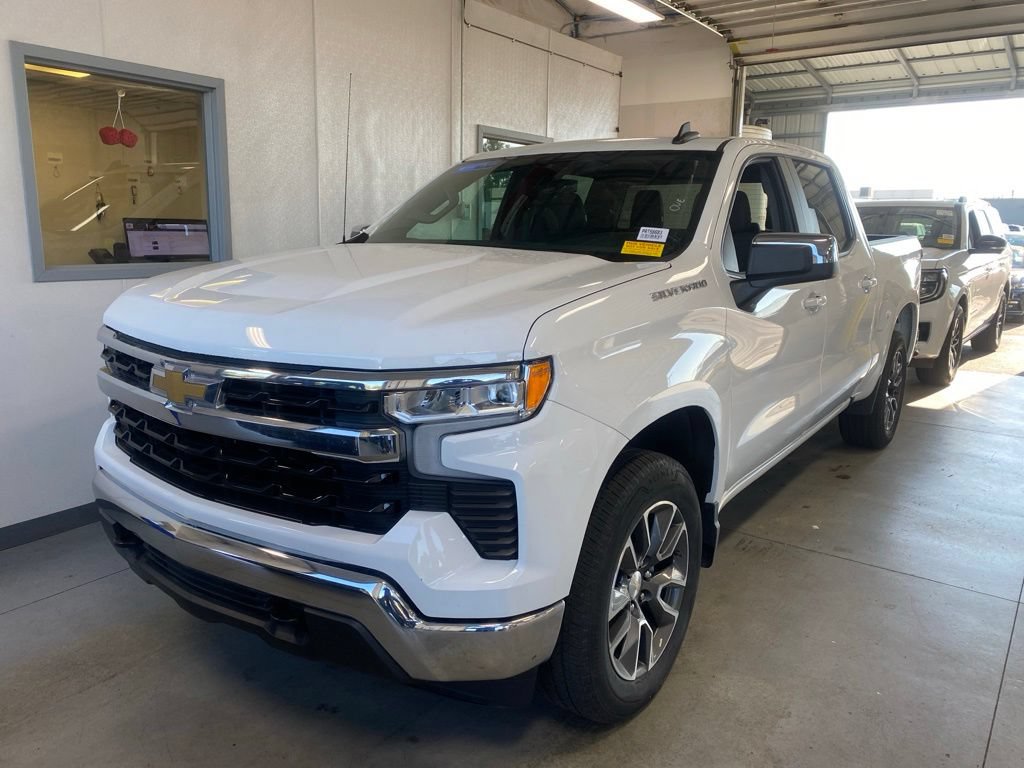 Used 2023 Chevrolet Silverado 1500 LT AWD/4WD image 2