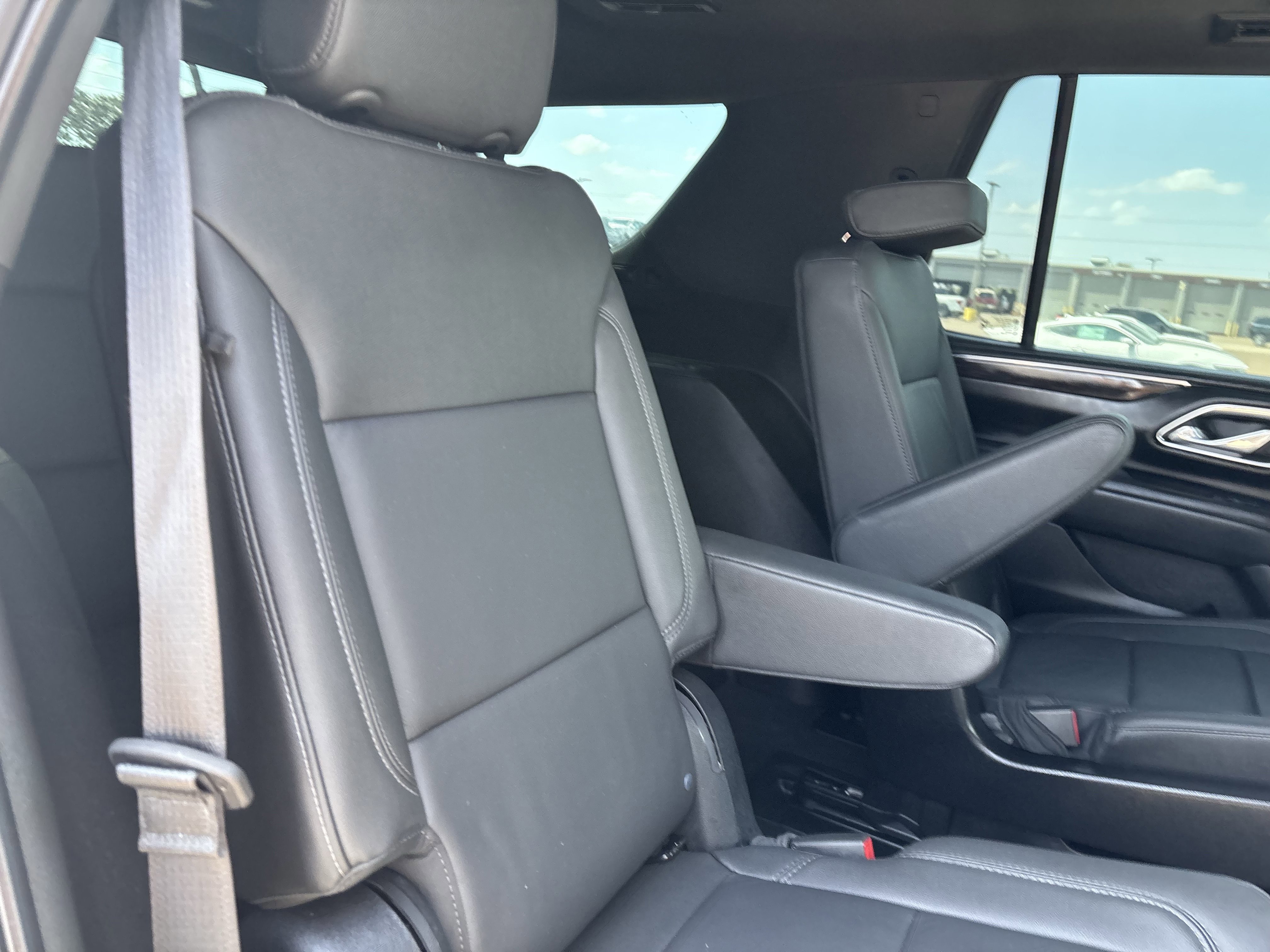 Used 2024 Chevrolet Tahoe Z71 w/ Luxury Package image 25