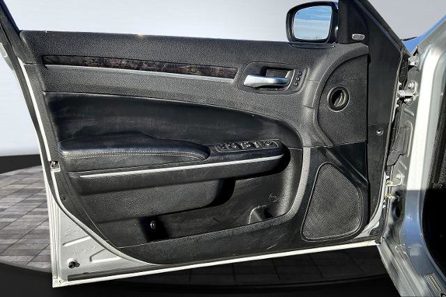 Used 2019 Chrysler 300 Limited image 25