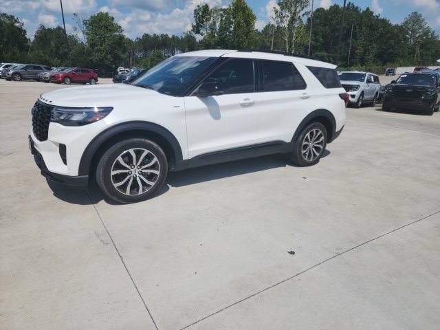 Certified 2025 Ford Explorer ST-Line AWD/4WD image 7