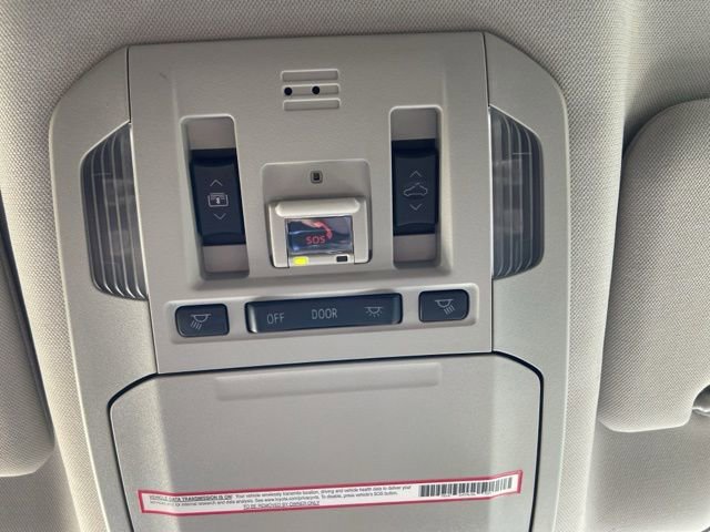 Used 2023 Toyota Highlander Platinum FWD image 22