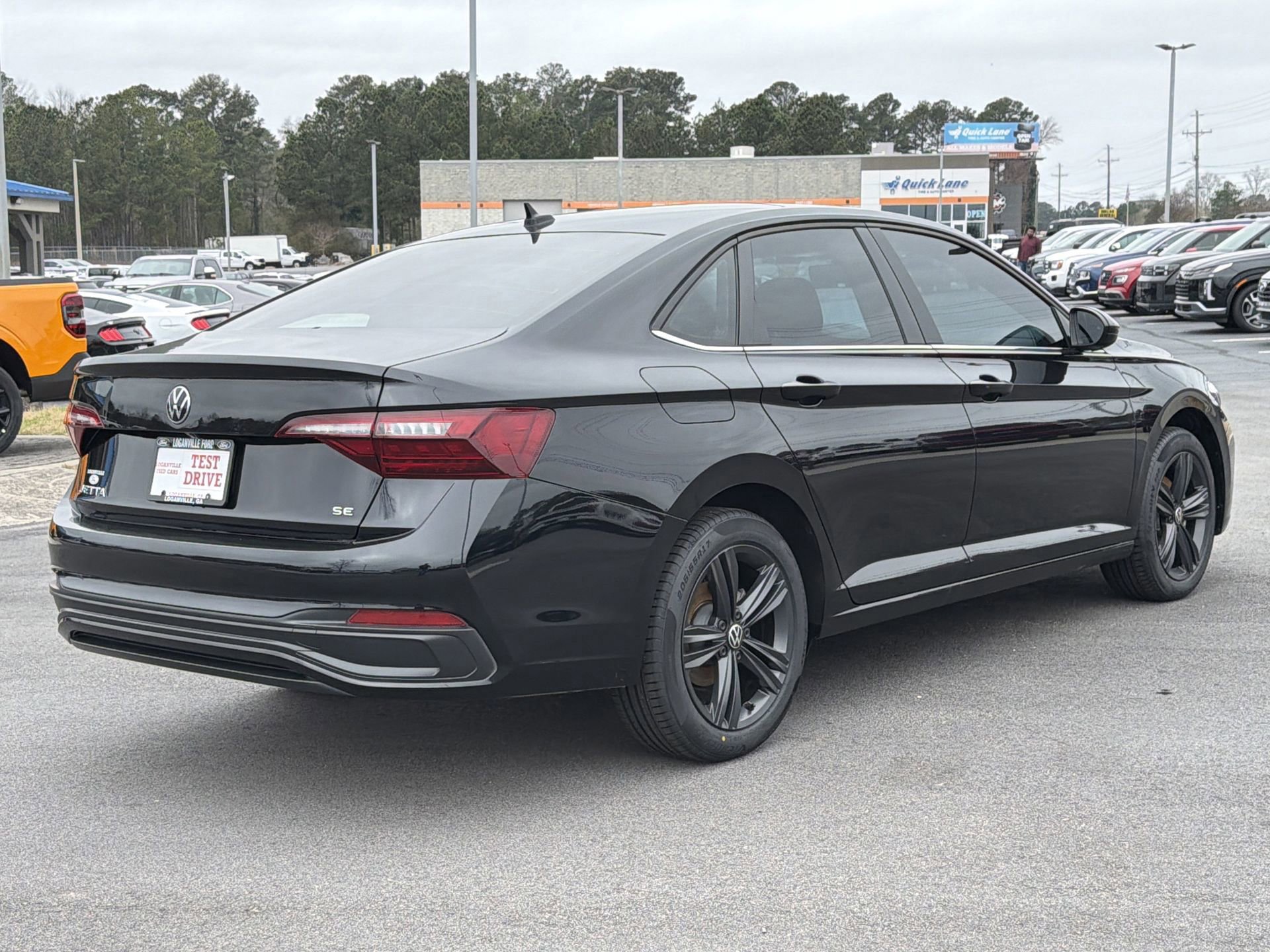 Used 2024 Volkswagen Jetta SE w/ Panoramic Sunroof Package image 4