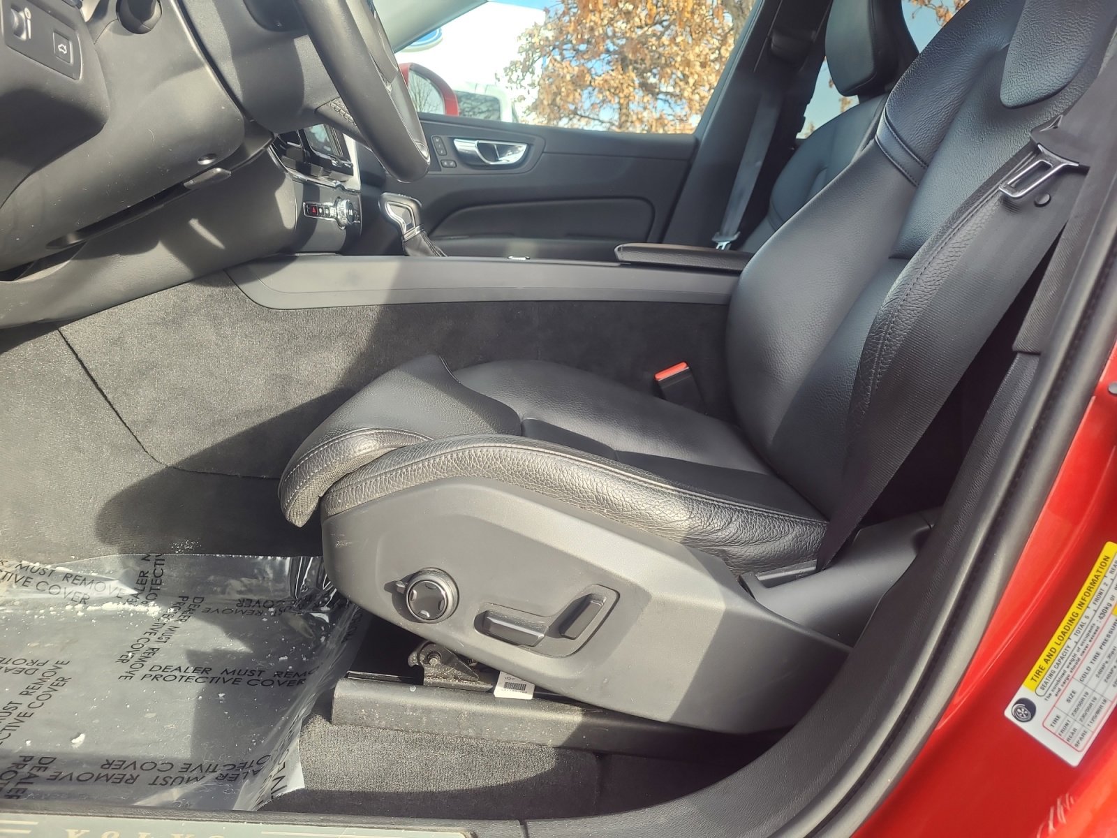 Used 2019 Volvo XC60 T5 Momentum w/ Premium Package image 14