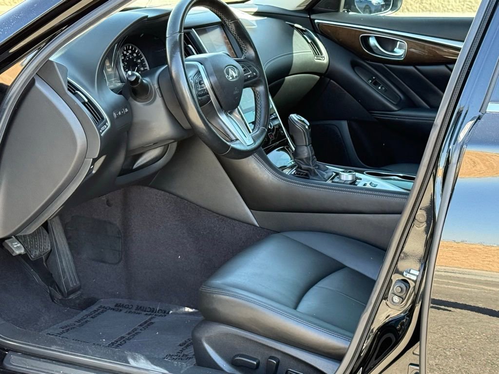 Used 2018 INFINITI Q50 Luxe w/ Essential Package (3.0T Luxe) image 5