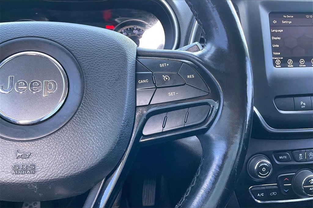 Used 2020 Jeep Cherokee Latitude Plus image 11