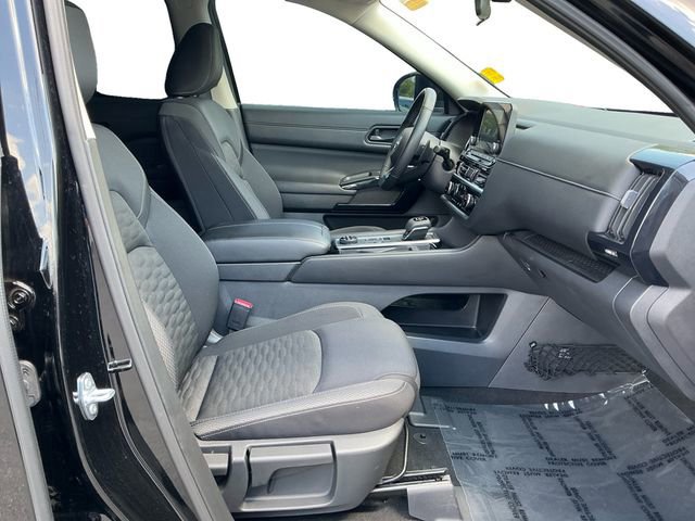 Used 2025 Nissan Pathfinder SV w/ SV Premium Package AWD/4WD image 17