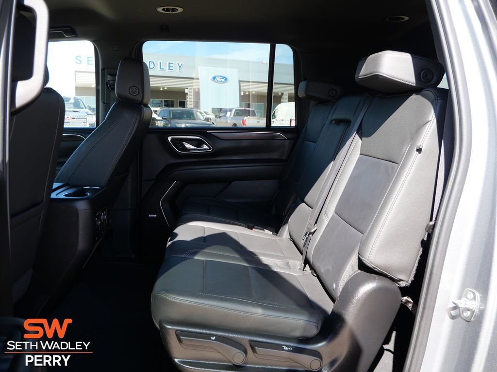 Used 2024 Chevrolet Suburban LT image 14