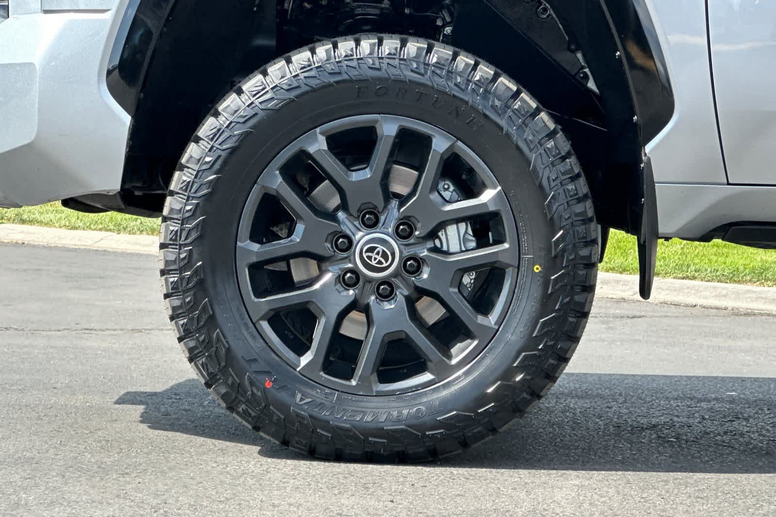 Used 2024 Toyota Tundra Platinum AWD/4WD image 25