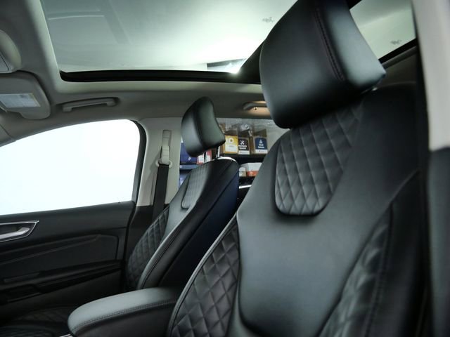 Certified 2023 Ford Edge Titanium w/ Class II Trailer Tow Package AWD/4WD image 17