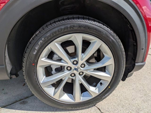 Certified 2022 Ford Explorer Platinum w/ Equipment Group 601A image 11