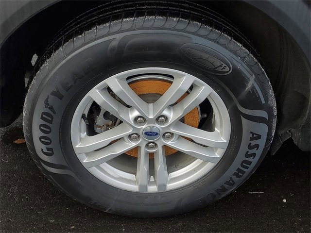 Certified 2022 Ford Explorer XLT w/ Equipment Group 202A image 5