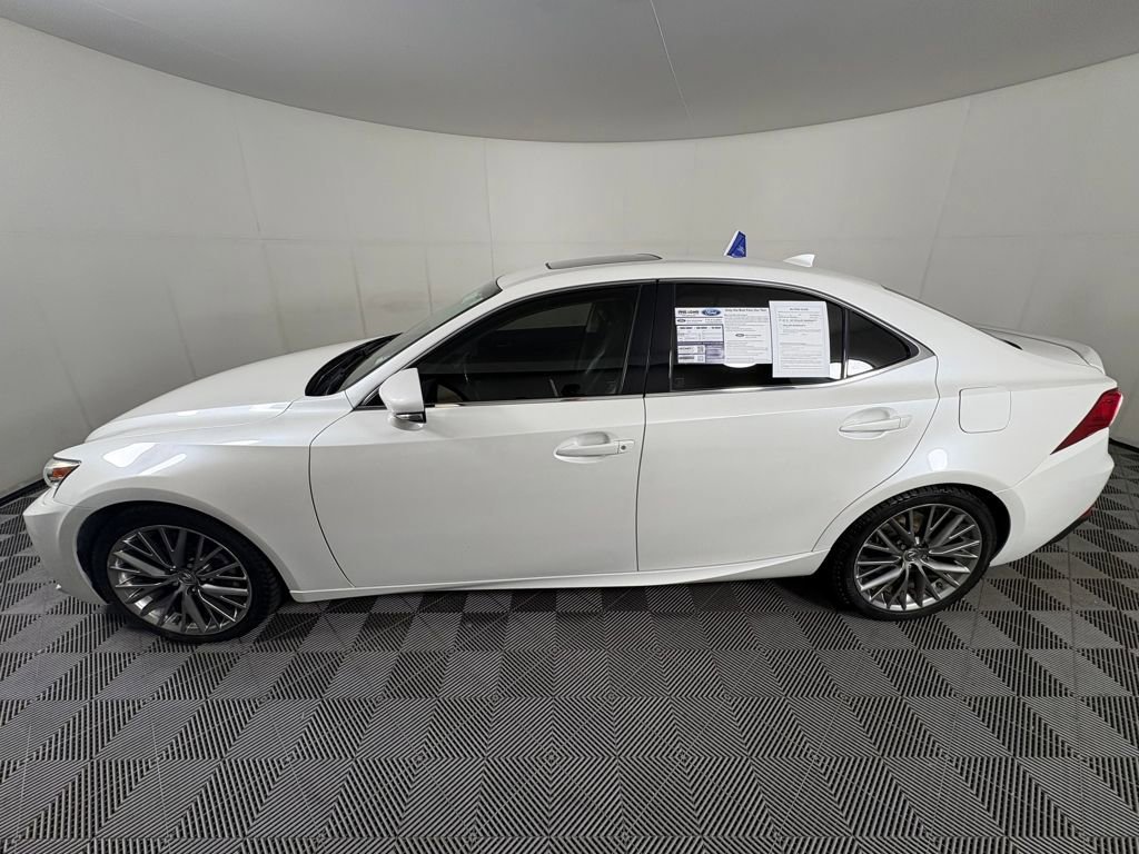 Used 2016 Lexus IS 200t image 2