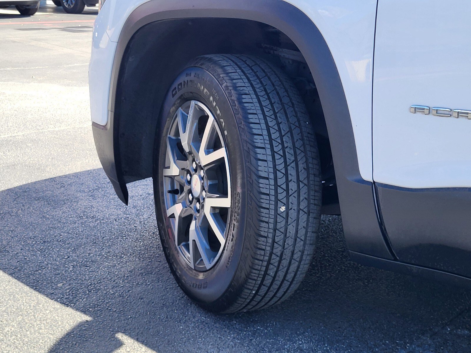 Used 2023 GMC Acadia SLE w/ LPO, Floor Liner Package image 32