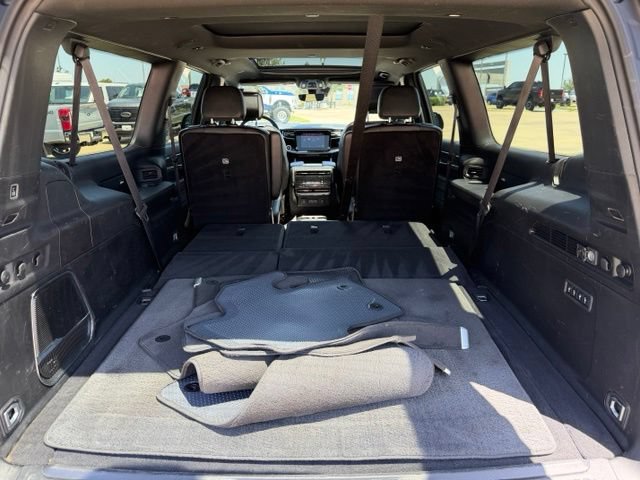 Used 2023 Jeep Wagoneer L Series III w/ Premium Group I AWD/4WD image 8