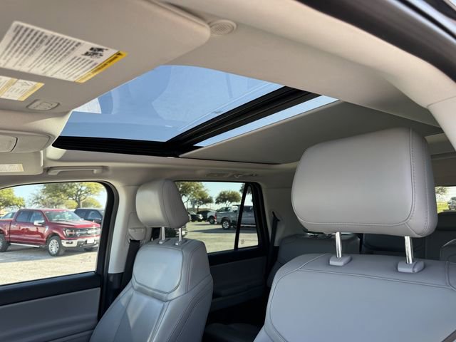 Certified 2025 Ford Expedition Active AWD/4WD image 33