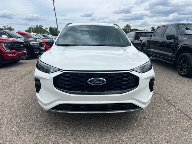 Certified 2024 Ford Escape ST-Line w/ Tech Pack #1 AWD/4WD image 2