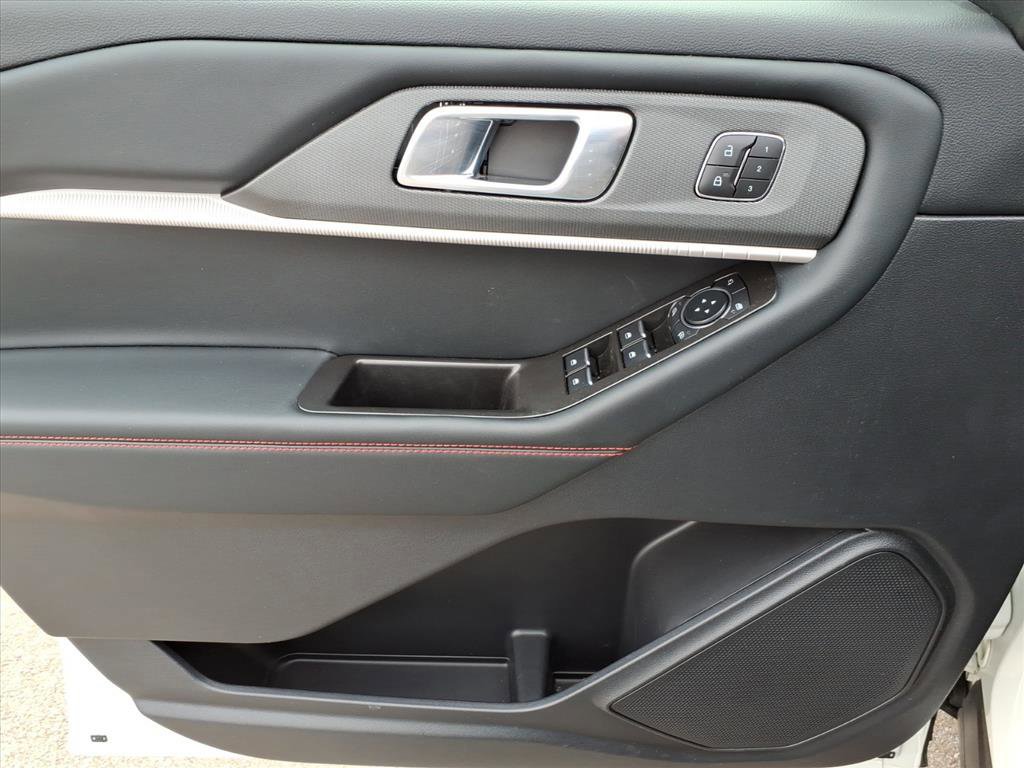 Certified 2025 Ford Explorer ST AWD/4WD image 9